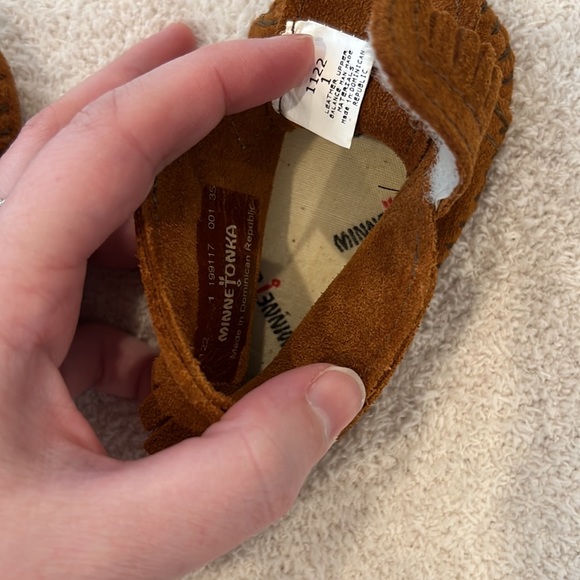 Minnetonka Genuine Suede Leather Baby Moccasins - Picture 9 of 11
